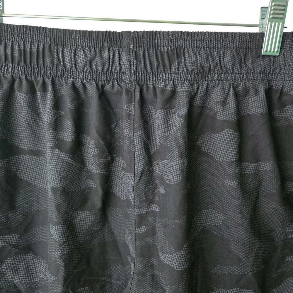 Layer 8‎ Mens L Qwick-Dry Athletic Shorts Black Gray Digi Camo Gym Training